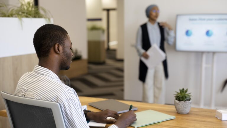 Lire la suite à propos de l’article Stratégie digitale pour PME : par où commencer ?